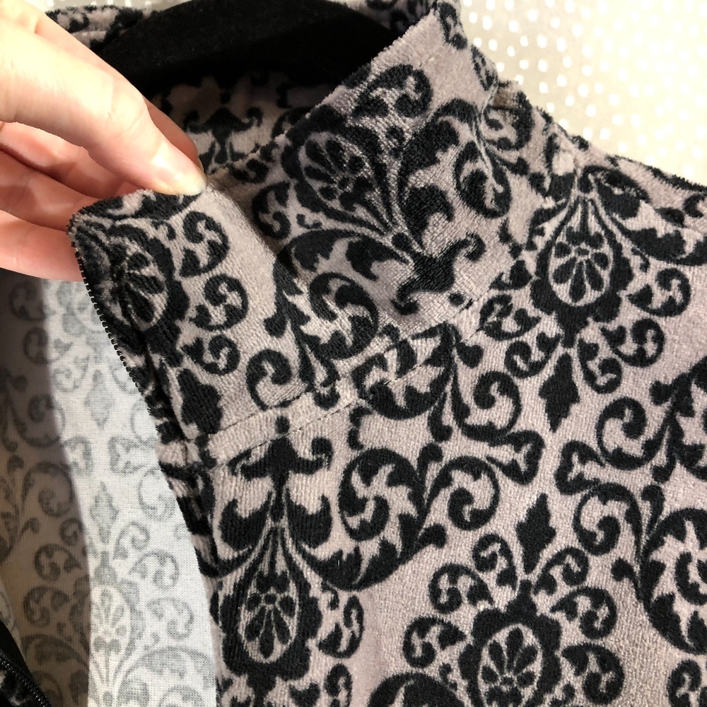 Black & Grey Damask Fleece Zipper Jacket Pockets - Picture 7 of 8
